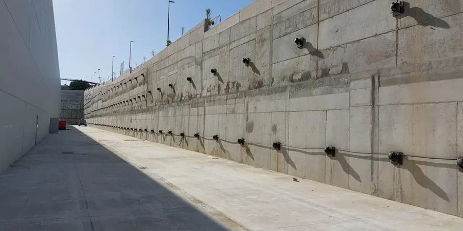 Active and Passive Earth Anchors in South Florida Limestone